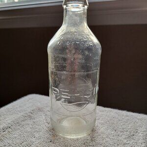 10 oz pepsi cola bottle 60s vintage Canada stubby no return deposit GUC SEE PICS